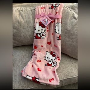 COPY - HELLO KITTY HEART THROW BLANKET! RARE! 50’ X 70’